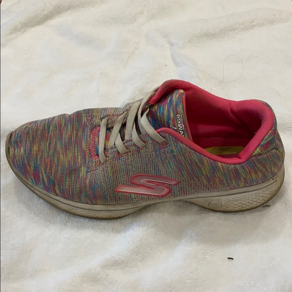Running Shoes - Picture 2 of 5